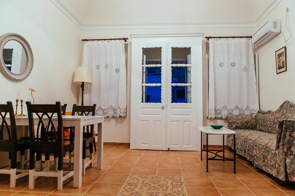 Day One Fira Mansion Apartment Екстериор снимка